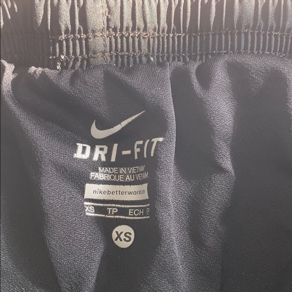 Nike running shorts - Picture 3 of 5